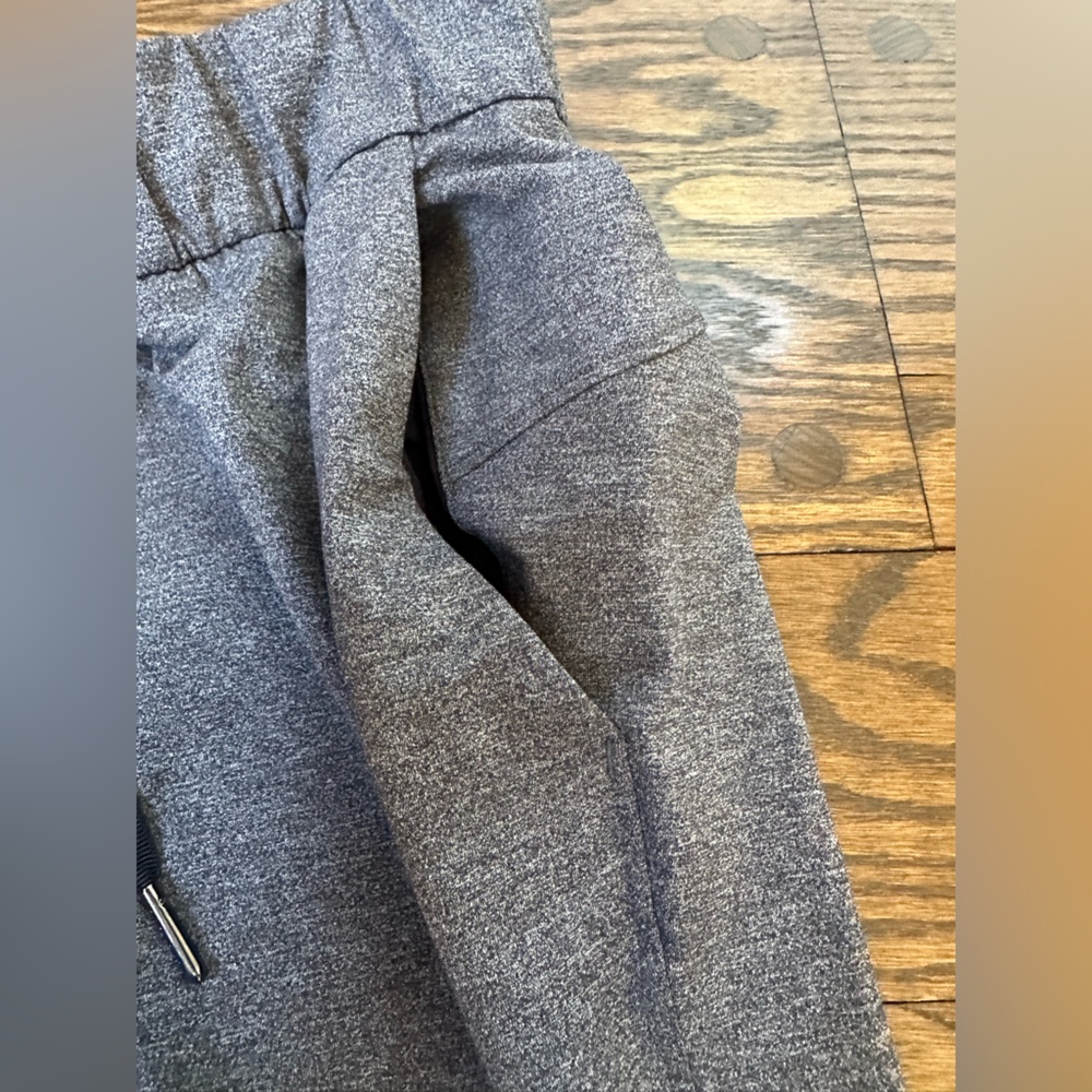 Lululemon On The Fly Pant *28" in Heathered Black - Picture 9 of 12